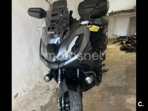 Honda ADV350 - Vista 4