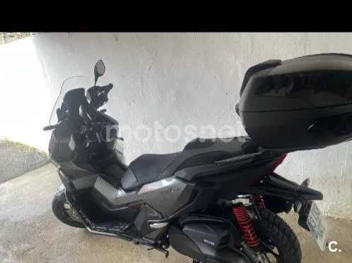 Honda ADV350 - Vista 5
