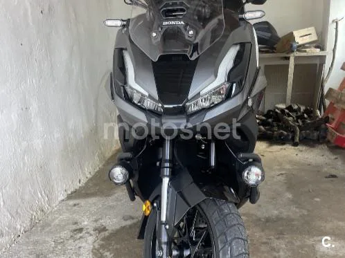 Honda ADV350 - Vista 6