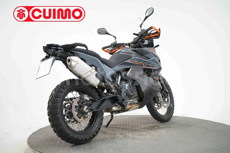 KTM 890 – Vista 4