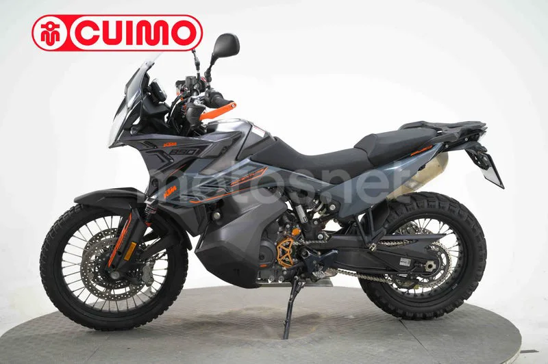 KTM 890 – Vista 8