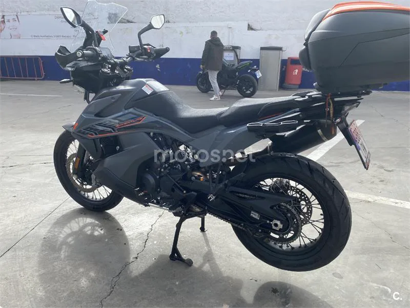 KTM 890 – Vista 4