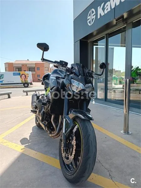 Kawasaki Z900 - Vista 3
