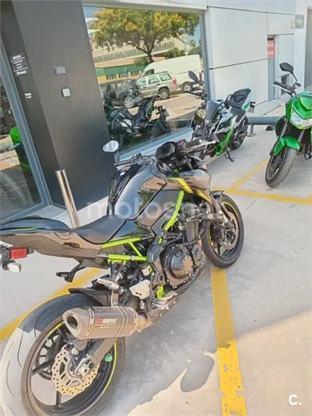 Kawasaki Z900 - Vista 4