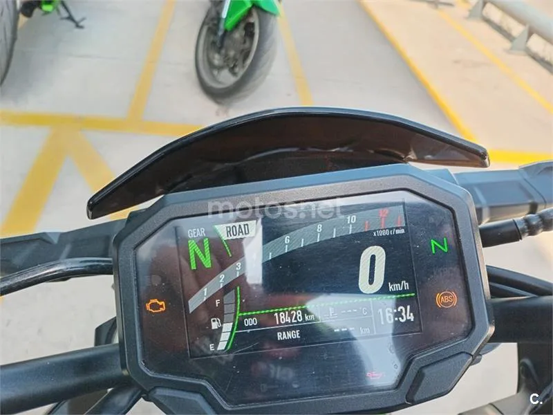 Kawasaki Z900 - Vista 8