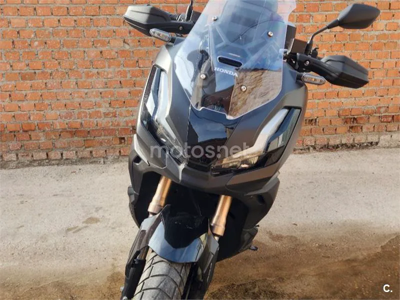Honda ADV350 - Vista 4