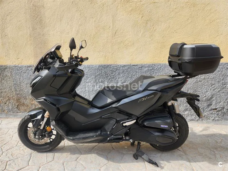 Honda ADV350 - Vista 6