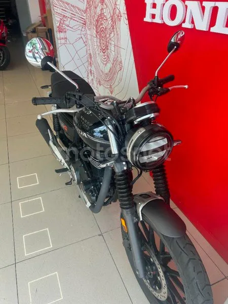 Honda GB350S - Vista 8