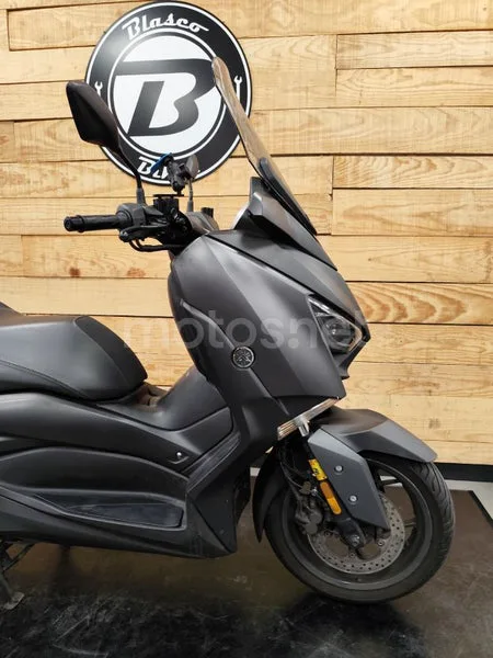 Yamaha XMAX 300 - Vista 4