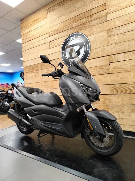 Yamaha XMAX 300 - Vista 5