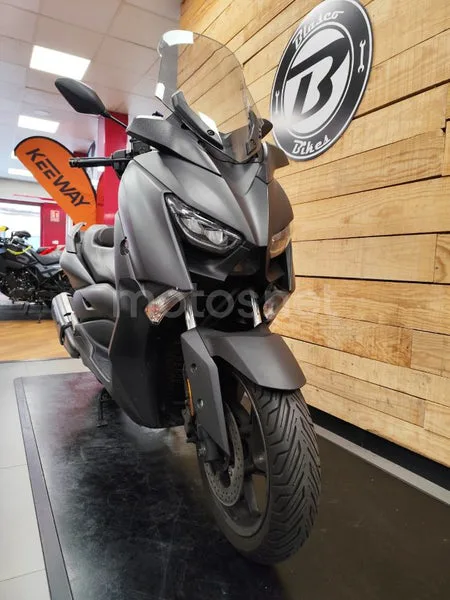 Yamaha XMAX 300 - Vista 6