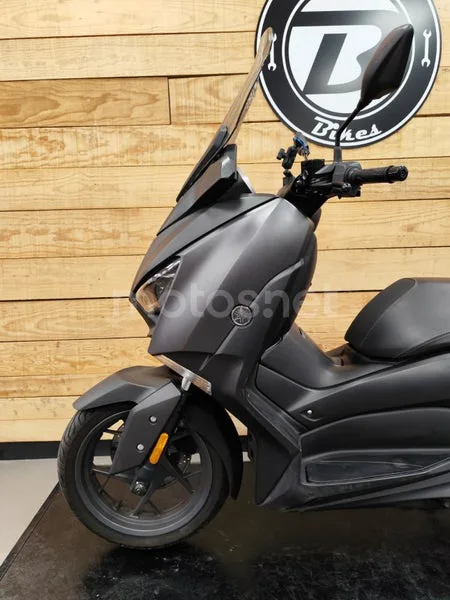 Yamaha XMAX 300 - Vista 8