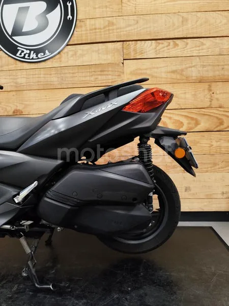 Yamaha XMAX 300 - Vista 9