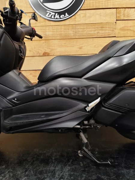 Yamaha XMAX 300 - Vista 10
