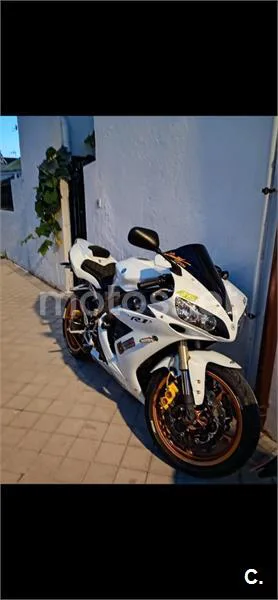 Yamaha YZF-R1 - Vista 5