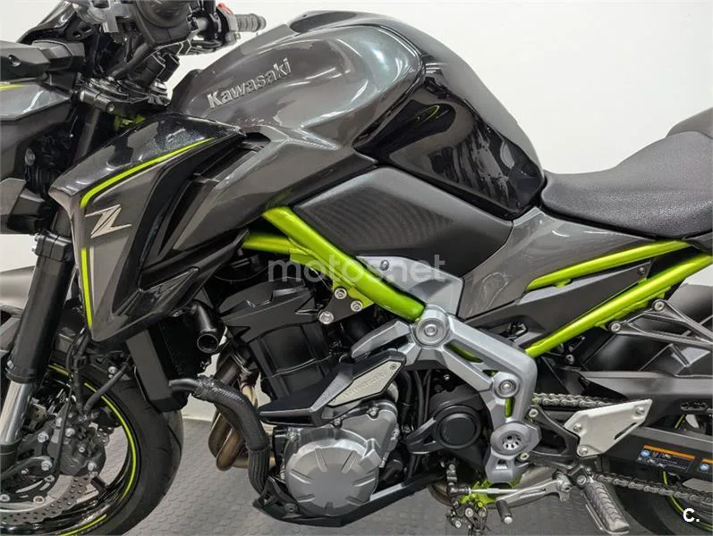 Kawasaki Z900 - Vista 3