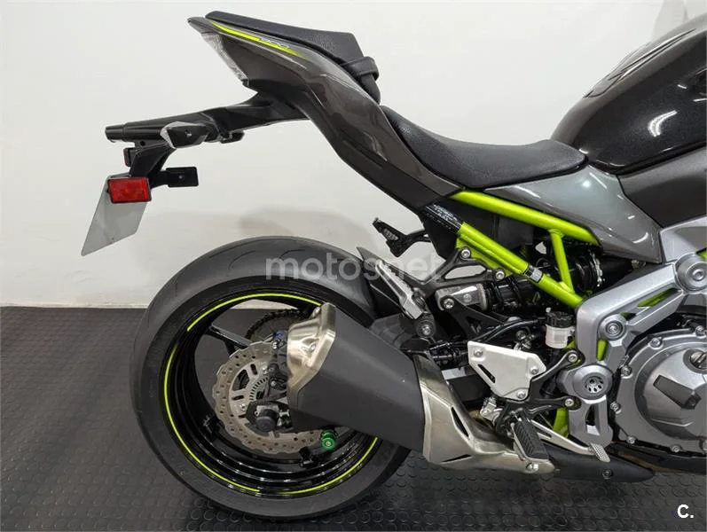 Kawasaki Z900 - Vista 8