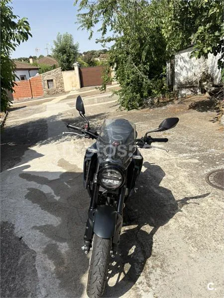 Honda CB125R - Vista 3