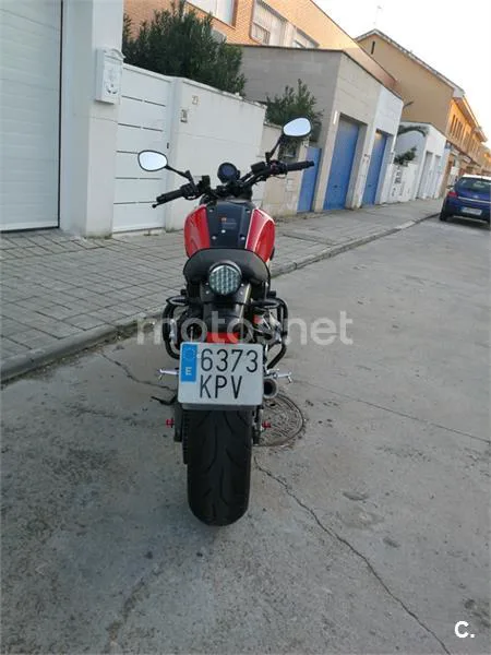 Yamaha XSR900 - Vista 6