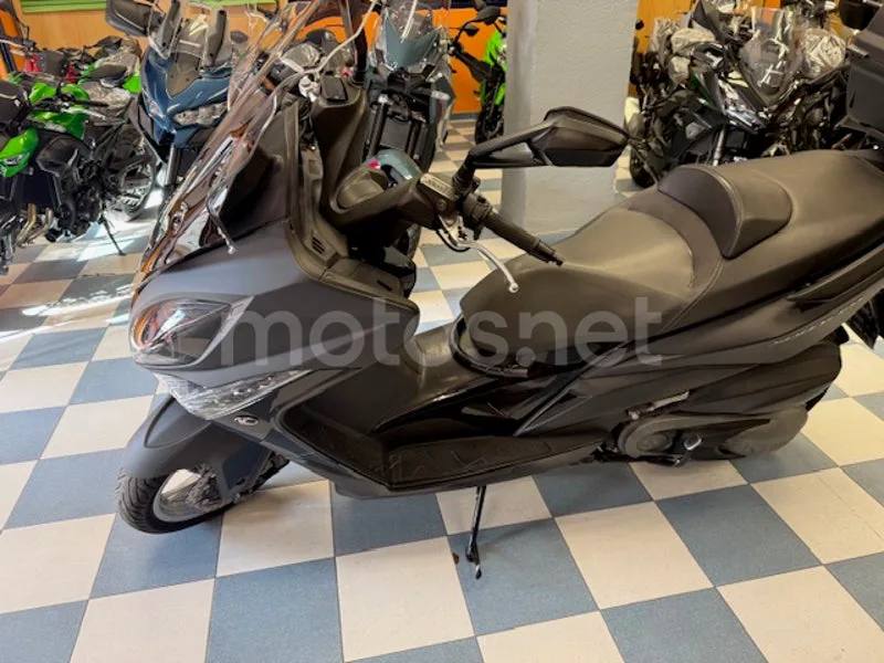 Kymco Xciting 400 - Vista 5