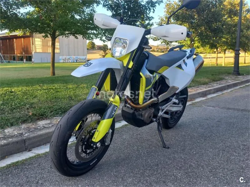Husqvarna 701 Supermoto – Vista 3