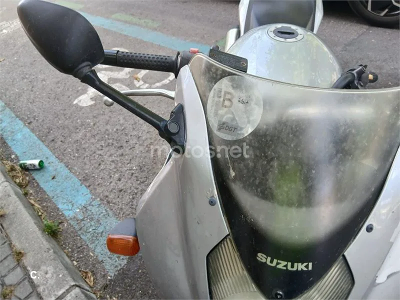 Suzuki GS 500 F – Vista 8