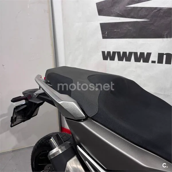 Honda X-ADV - Vista 4