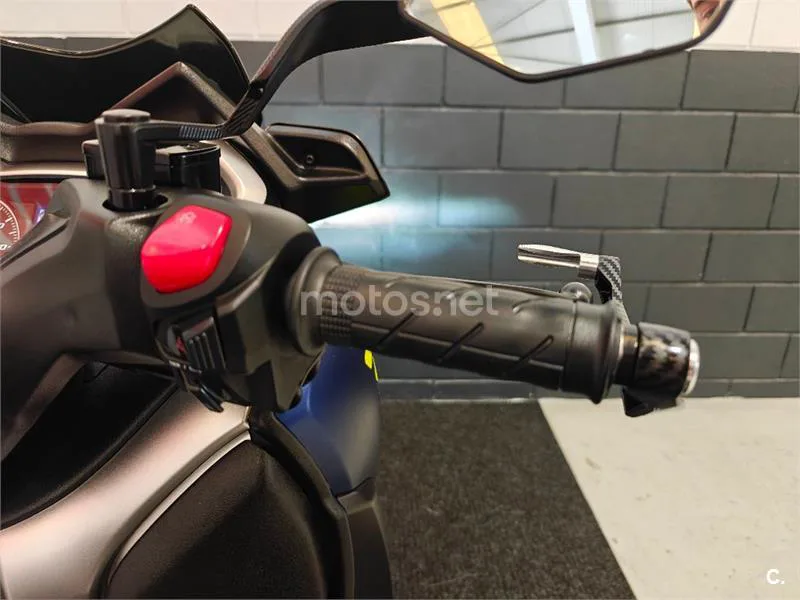 Yamaha XMAX 300 - Vista 11