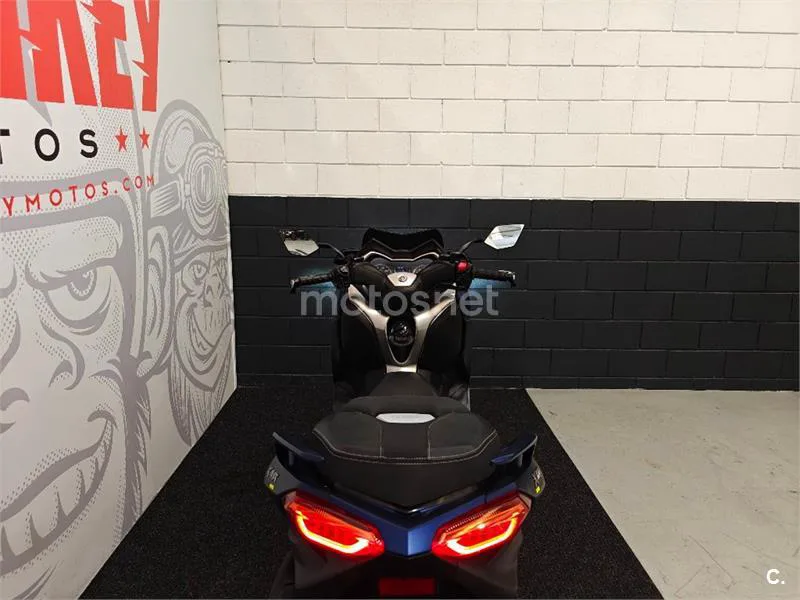 Yamaha XMAX 300 - Vista 12
