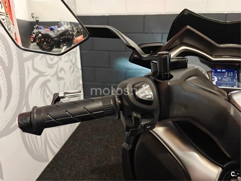 Yamaha XMAX 300 - Vista 10