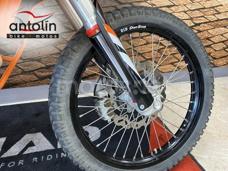 KTM 690 Enduro R – Vista 8