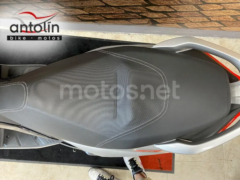 Aprilia SR GT 125 - Vista 12