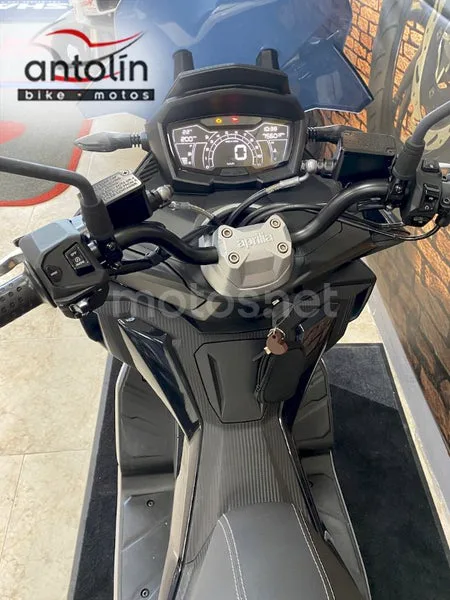 Aprilia SR GT 125 - Vista 13
