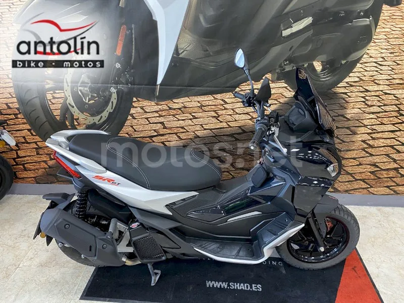 Aprilia SR GT 125 - Vista 18