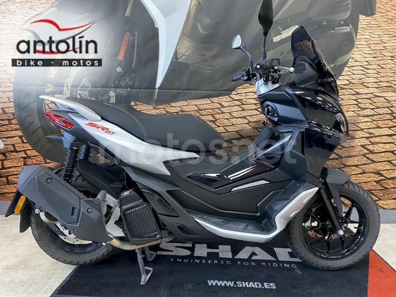 Aprilia SR GT 125 - Vista 19