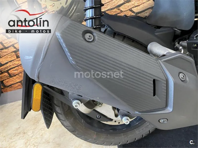 Aprilia SR GT 125 - Vista 22