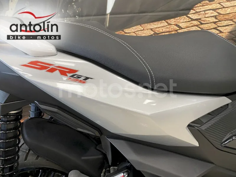 Aprilia SR GT 125 - Vista 23