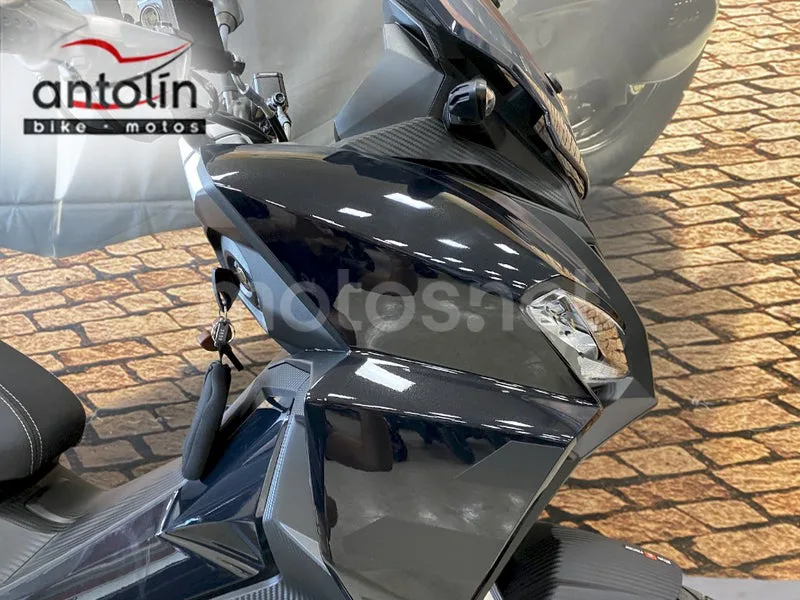 Aprilia SR GT 125 - Vista 26