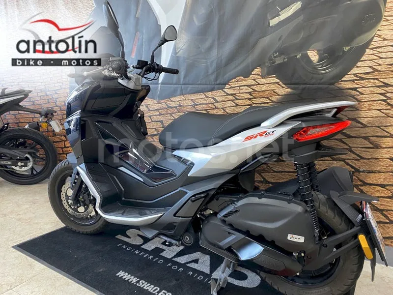 Aprilia SR GT 125 - Vista 4