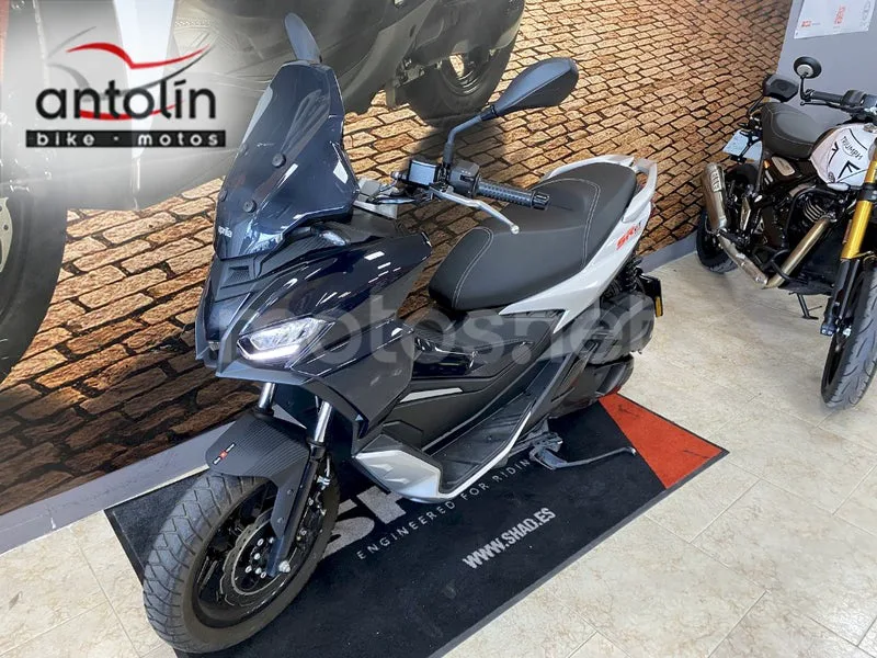 Aprilia SR GT 125 - Vista 5
