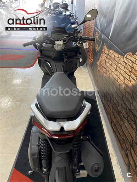 Aprilia SR GT 125 - Vista 9