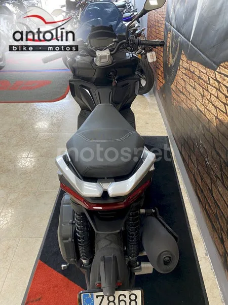 Aprilia SR GT 125 - Vista 10