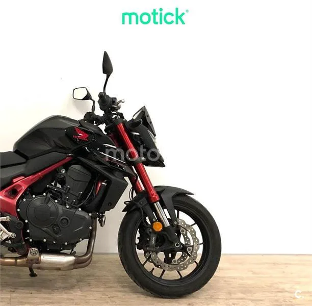 Honda CB750 Hornet - Vista 4