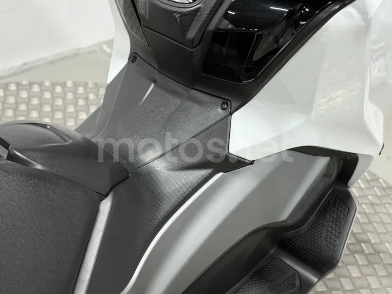 SYM Maxsym TL 500 - Vista 6
