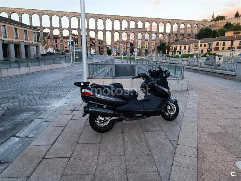 Suzuki Burgman 650 Executive - Vista 5