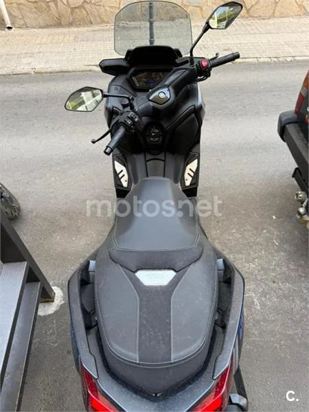 Yamaha XMAX 300 - Vista 8