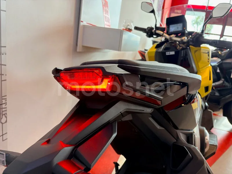 Honda X-ADV - Vista 8