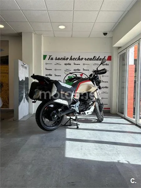 Moto Guzzi V85 TT – Vista 3