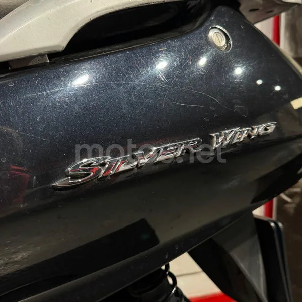 Honda Silver Wing 600 - Vista 11