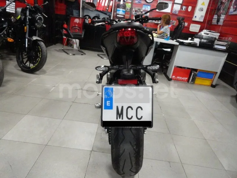 Triumph Street Triple 765 - Vista 8